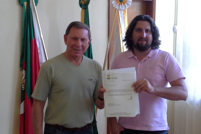 MAURI MELLA VISITA O PREFEITO CASALI